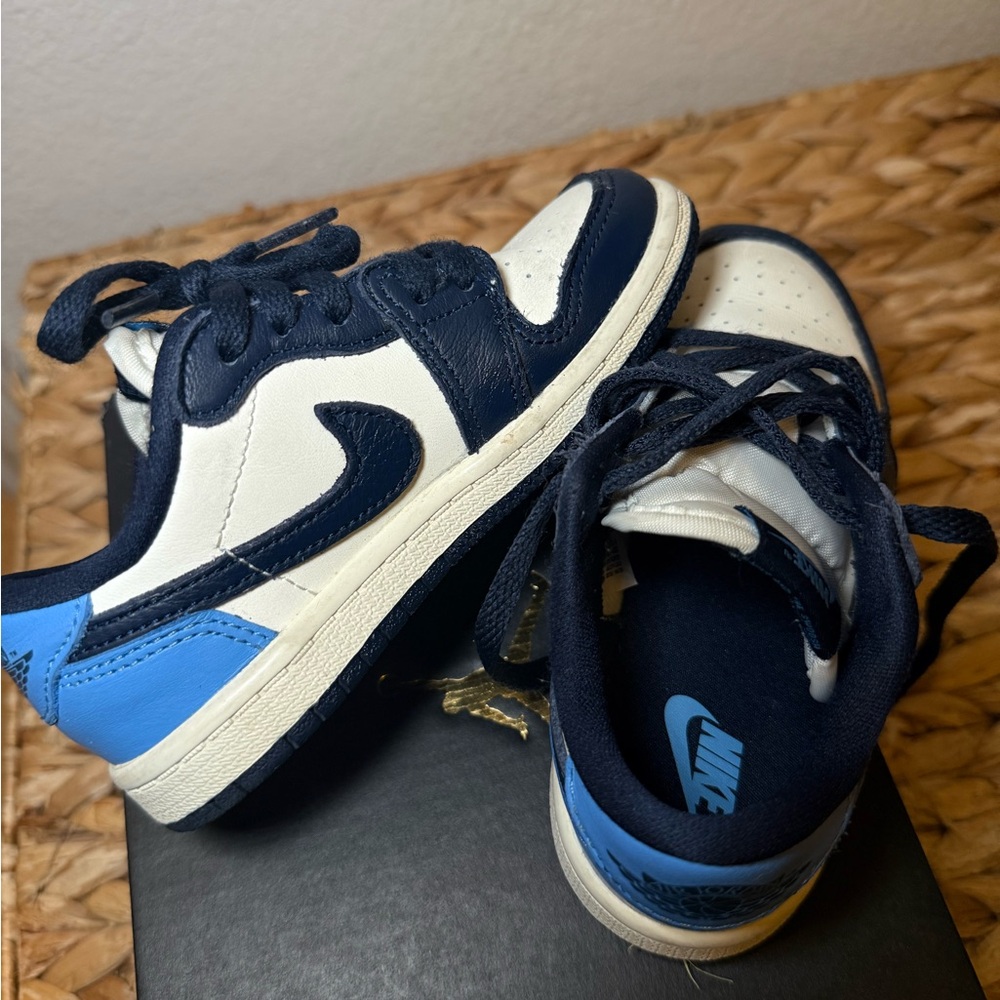 Nike Kids Navy and Light Blue Sneakers